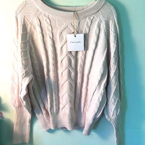 NWT Tahari Sz Medium super Soft Beautiful Sweater